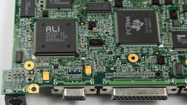 La crisis de los semiconductores o chips lleva más de 6 años en la mira de gobiernos que desean quitarse la dependencia global de estos importantes dispositivos electrónicos.