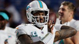 El mariscal de campo de los Dolphins de Miami, Tua Tagovailoa, calienta antes de un partido, el 18 de septiembre de 2025. El mariscal de campo de los Dolphins de Miami, Tua Tagovailoa, calienta antes de un partido, el 18 de septiembre de 2025.