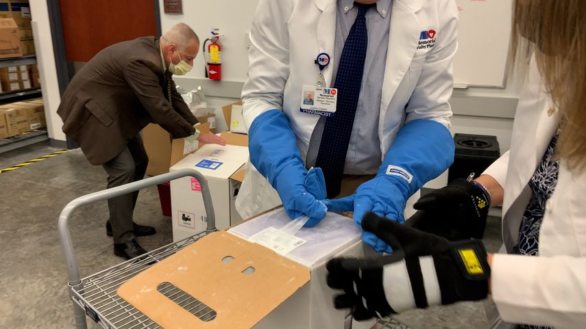 Las primeras vacunas de Pzifer contra el COVID-19 llegaron en la mañana del lunes al Memorial Healthcare System, en el condado de Broward.