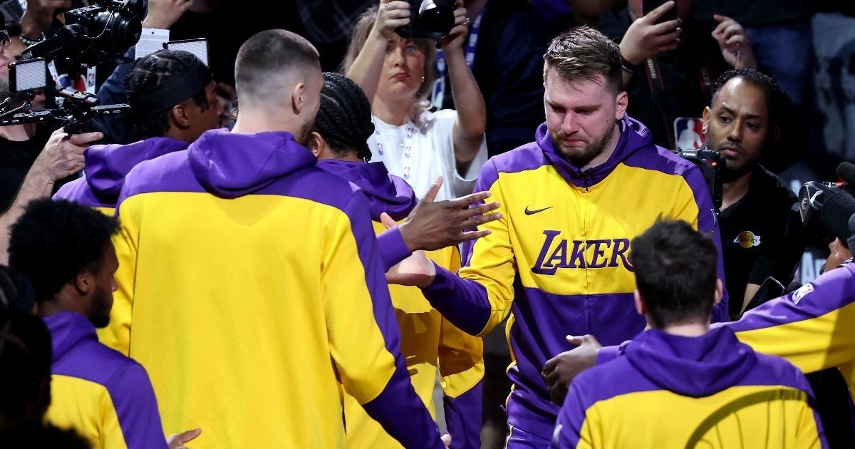 Noche emotiva para Luka Doncic en su regreso a Dallas