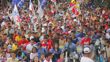 Está previsto que Maduro reciba en el Palacio de Miraflores a los estudiantes, a quienes instó a presentar propuestas para solucionar los principales problemas de la comunidad estudiantil.