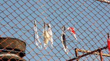 La mayoría de las mascarillas quirúrgicas en la Isla vienen del exterior, traídas por particulares a sus familias, o revendidas por las llamadas mulas, las otras son artesanales y reutilizables