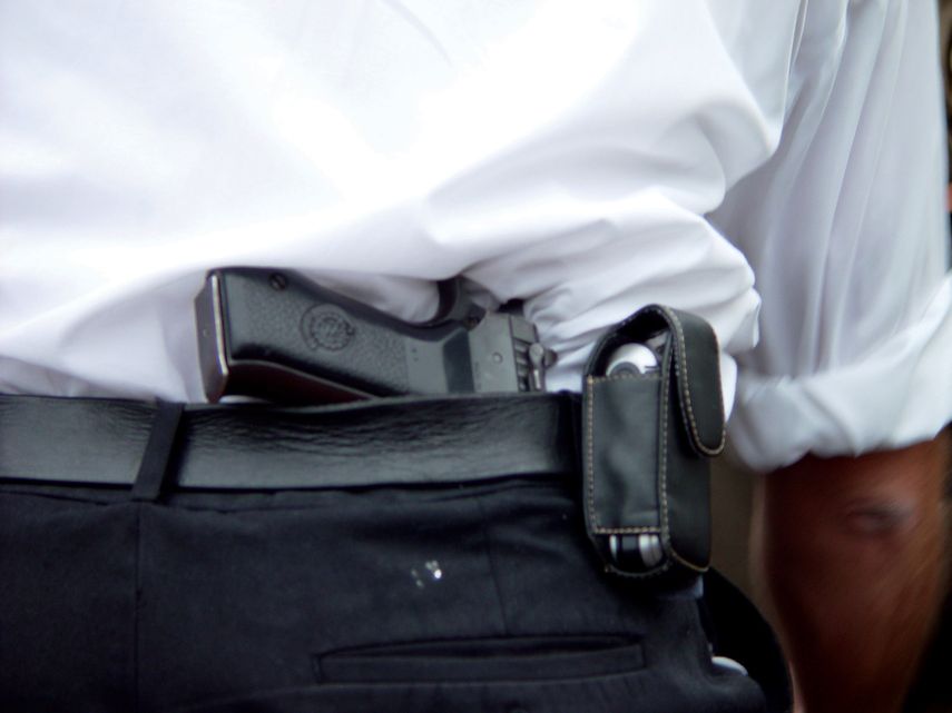 Alrededor de 400 millones de pistolas, más de una por habitante, están en posesión de la población de 326 millones.&nbsp;