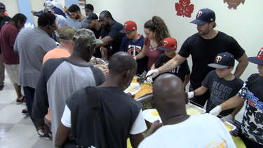 william levy y jason canela celebran a los veteranos de guerra