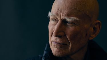 El fotógrafo brasileño Sebastiao Salgado posa para un retrato en Somerset House, Londres, el 18 de abril de 2024.