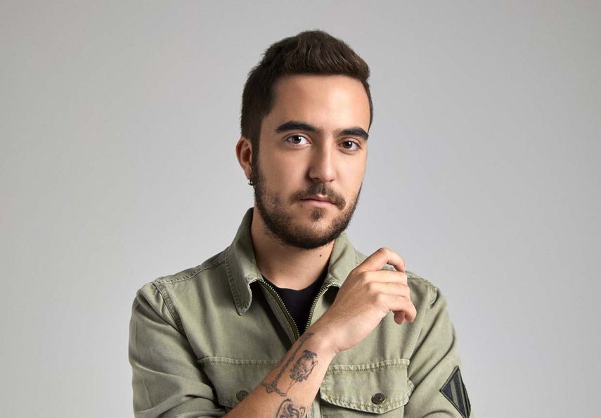 Junto a YouTube, las diferentes redes sociales han sido tambi&eacute;n gasolina para el motor de Beret, que acumula 1,1 millones de seguidores en Instagram, 270.000 en Twitter y otros 170.000 en Facebook. Tambi&eacute;n le acompa&ntilde;an m&aacute;s de cuatro millones de oyentes mensuales en Spotify.