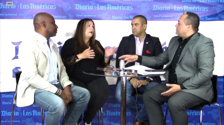 De izquierda a derecha el periodista C&eacute;sar Men&eacute;ndez, los analistas Sasha Tirador y Cristhian Mancera, y el periodista Daniel Castrop&eacute;, durante una transmisi&oacute;n desde la redacci&oacute;n de DIARIO LAS AM&Eacute;RICAS.