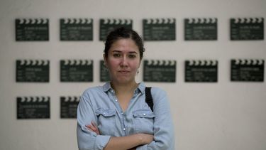 En esta fotografía del 20 de agosto de 2015 la directora mexicana Fernanda Valadez durante una entrevista en la escuela de cine Centro de Capacitación Cinematográfica, en la Ciudad de México sobre su cortometraje nominado al Oscar estudiantil 400 maletas.&nbsp; 