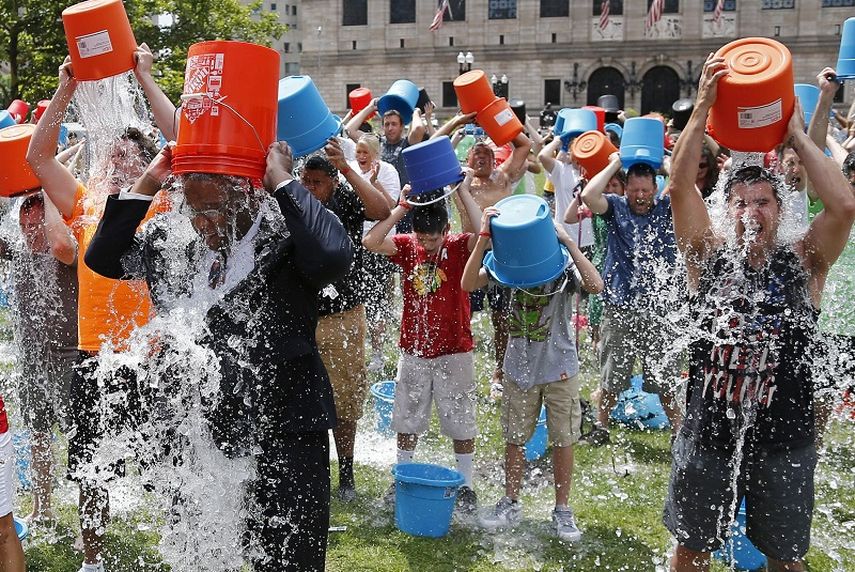 El Ice Bucket Challenge, forma parte de una campaña cuyo objetivo es recaudar fondos para investigar la esclerosis lateral amiotrófica. (Archivo)