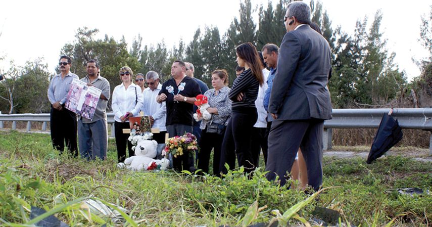 Los asistentes a la vigilia pidieron a las autoridades que pongan cámaras en la vía, que para algunos, es una pista de carreras. (Frank Díaz Donikián)