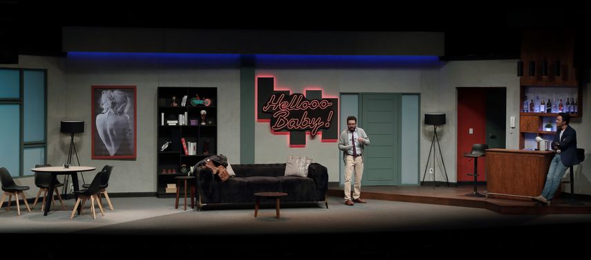 José Eduardo Derbez y Leonardo Lozzane en la puesta en escena de La Clase.&nbsp;