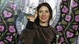 La directora mexicana Lila Avilés posa tras ganar el premio a Mejor película mexicano por La camarista en el Festival Internacional de Cine de Morelia, en Morelia, México, el 26 de octubre de 2018.