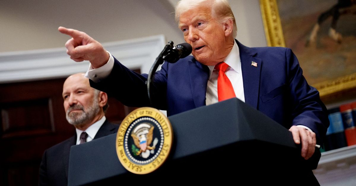 Trump anuncia que aranceles del 25% a Canadá y México entran en vigor a medianoche