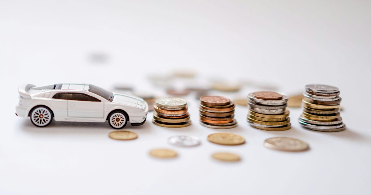 Cómo gestionar los altos costos de arrendar o comprar un vehículo