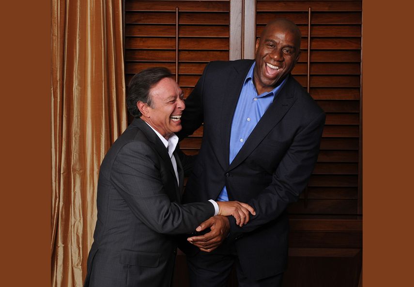 El autor del libro junto a su colaborador Magic Jonson. (CORTESÍA)