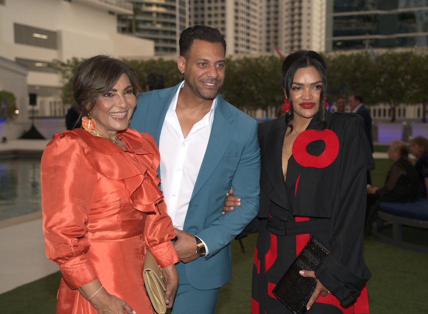Geanilda Vásquez, cónsul general de Rep. Dominicana en Miami; Juan Nuñez y Albania Rosario.