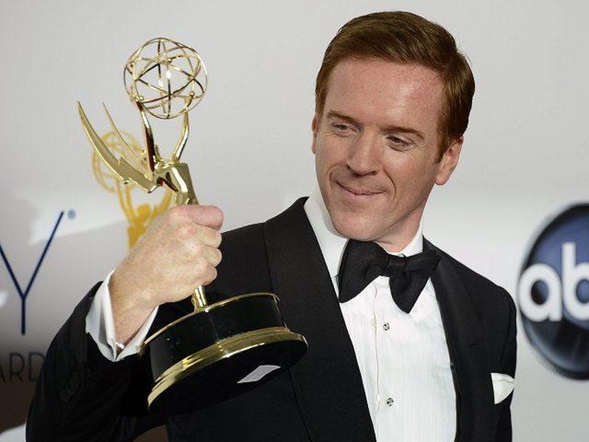 Damian Lewis al recibir el premio Emmy en 2012. (ARCHIVO EFE)