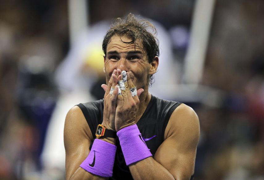 El español Rafael Nadal llora luego de vencer al ruso Daniil Medvedev en la final del Abierto de Estados Unidos, el domingo 8 de septiembre de 2019, en Nueva York 