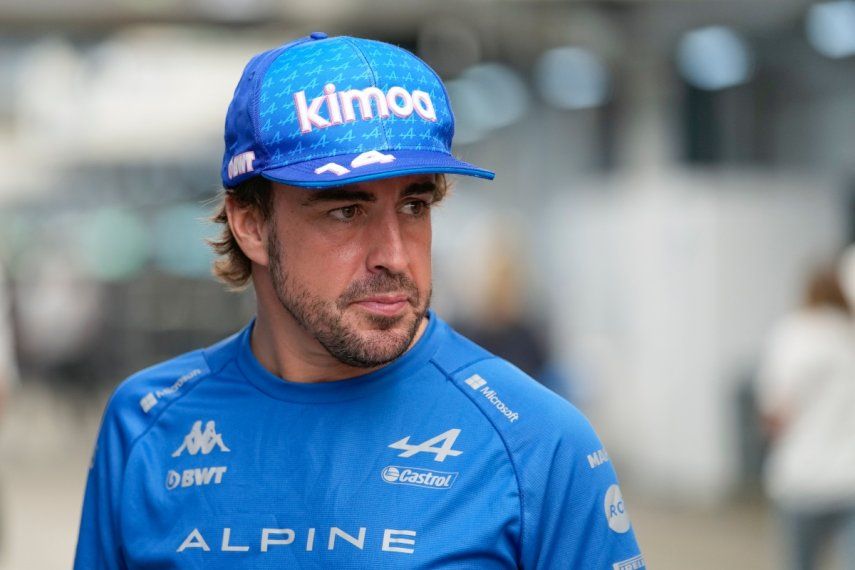 El expiloto de Alpine, Fernando Alonso, en el paddock previo al Gran Premio de Brasil en el circuito de Interlagos, el jueves 10 de noviembre de 2022.