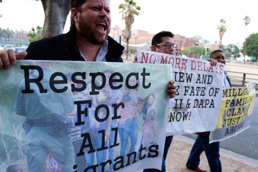 Miembros de organizaciones sociales centroamericanas del sur de&nbsp;California&nbsp;se manifiestan en contra de las&nbsp;deportaciones&nbsp;en el país a inicios del año 2016 en el centro de Los Ángeles,&nbsp;California.
