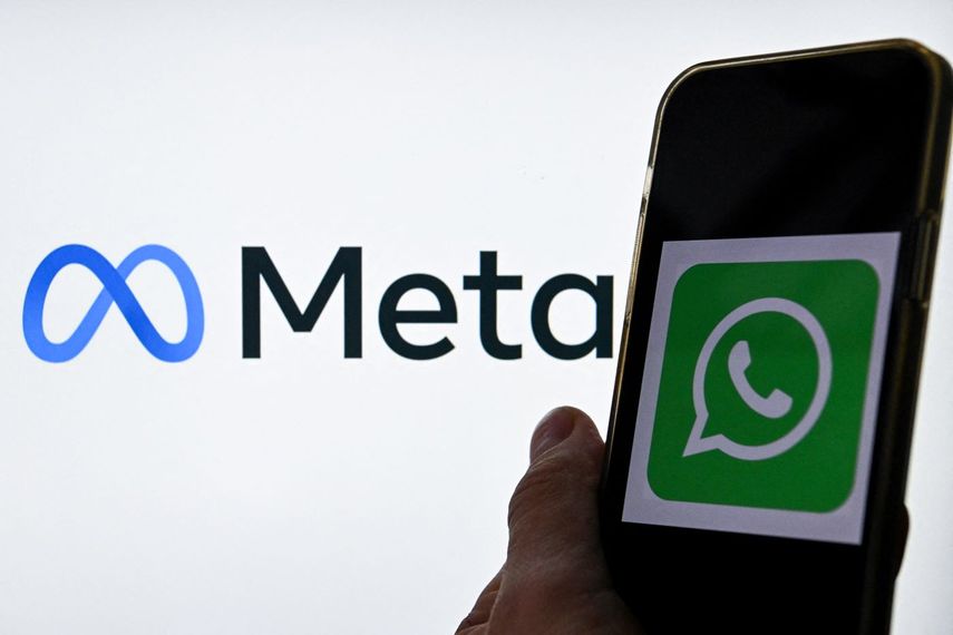 El logo de la plataforma WhatsApp en un tel&eacute;fono.