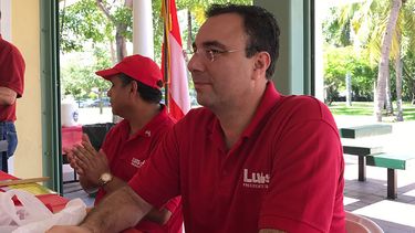 El candidato a la presidencia de Honduras, Luis Zelaya, presidió una reunión con simpatizantes de su campaña en Miami.