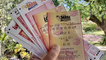 Mega Millions fue creado en 2002 y combina la red de loterías en 44 estados, incluyendo la Florida, además de Washington DC y las Islas Vírgenes.