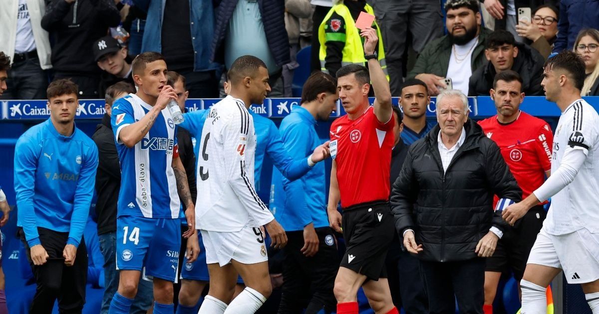 Kylian Mbappé ve la primera tarjeta roja con el Real Madrid