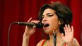 La cantante pop británica Amy Winehouse actúa en el festival de música de Glastonbury, en Pilton, Somerset, en el suroeste de Inglaterra, el 22 de junio de 2007. &nbsp;