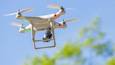 Según el Departamento de Control del Espacio Aéreo (DECEA), los drones no pueden sobrevolar áreas de seguridad, como cárceles e instalaciones militares