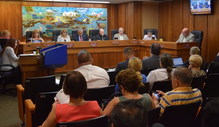 Vista parcial de una sesión de la Comsión de Sweetwater.