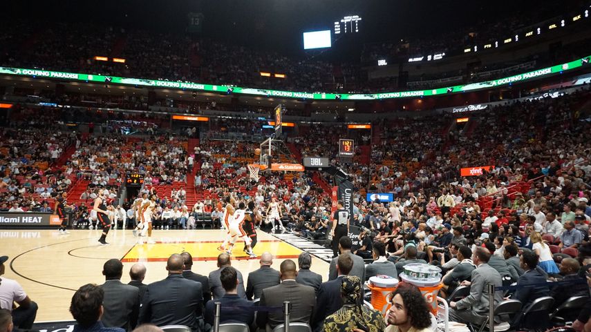Algunos chispazos de Wade entusiasmaron al público, y los esfuerzos de Adebayo abrigaron esperanzas, pero en el balanza general el equipo de casa no pudo equilibrar la batalla.