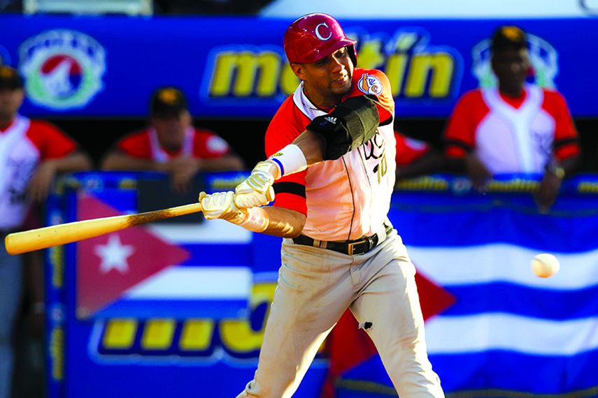 Los bates cubanos se vieron limitados por tercera jornada consecutiva. (EFE)