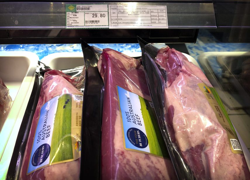 Paquetes de carne importada de Australia están a la venta en un supermercado de Beijing. 
