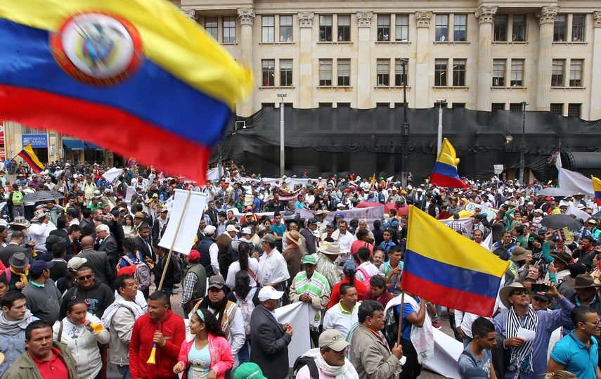 Al menos 2.000 policías fueron movilizados en la capital colombiana para evitar que las manifestaciones degeneren en desórdenes y evitar el bloqueo de calles y avenidas.