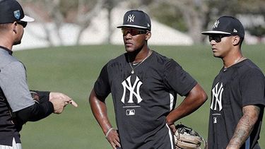 Torres, junto al también prospecto de los Mulos, Miguel Andujar durante una sesión del spring training.