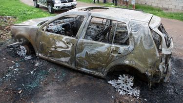 Un coche fue abandonado y quemado por los supuestos culpables de realizar un ataque a balazos&nbsp; en Fortaleza (Brasil).&nbsp; 