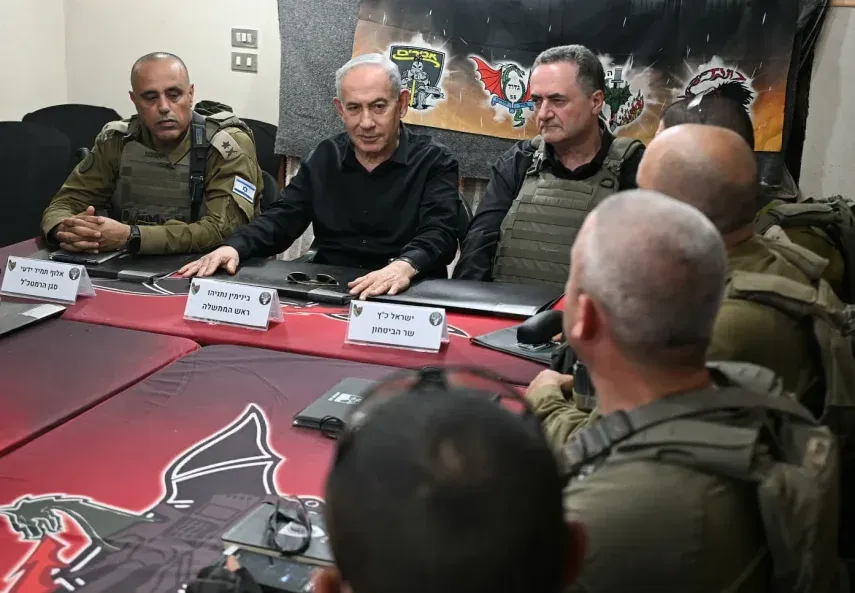 El primer ministro Benjamin Netanyahu visitó la zona de seguridad en el sur del Líbano, junto con el ministro de Defensa, Israel Katz, y el subjefe del Estado Mayor, el general de división Tamir Yadai.