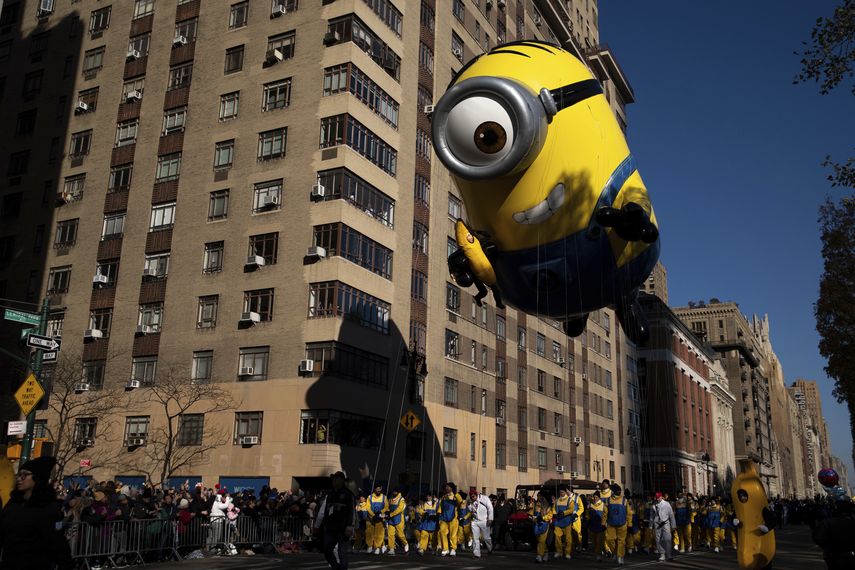 Miles disfrutan del desfile de globos gigantes en NY