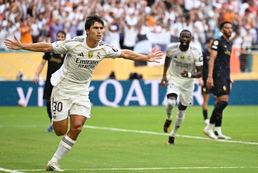 El delantero español #30 del Real Madrid, Gonzalo García, celebra tras anotar el primer gol durante el partido de octavos de final de la Copa Mundial de Clubes de la FIFA 2025 entre el Real Madrid de España y la Juventus de Italia en el Hard Rock Stadium en Miami el 1 de julio de 2025.&nbsp;