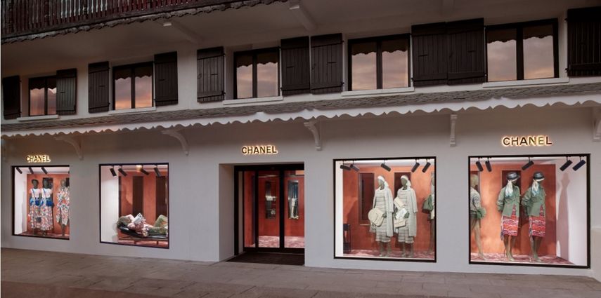 Con una extensión de 160 metros cuadrados y dos pisos, este hermoso espacio se inspira en la arquitectura y los vibrantes colores de Cuba.