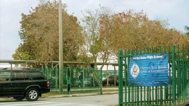 Fachada de la escuela secundaria Coral Reef.&nbsp;