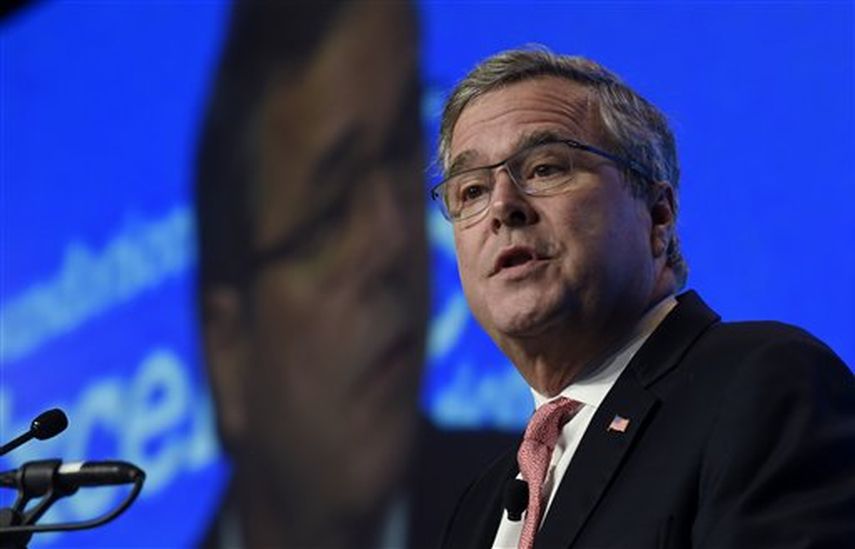De acuerdo con documentos corporativos, Bush se mantiene como miembro de juntas directivas de otras dos compañías. (AP)