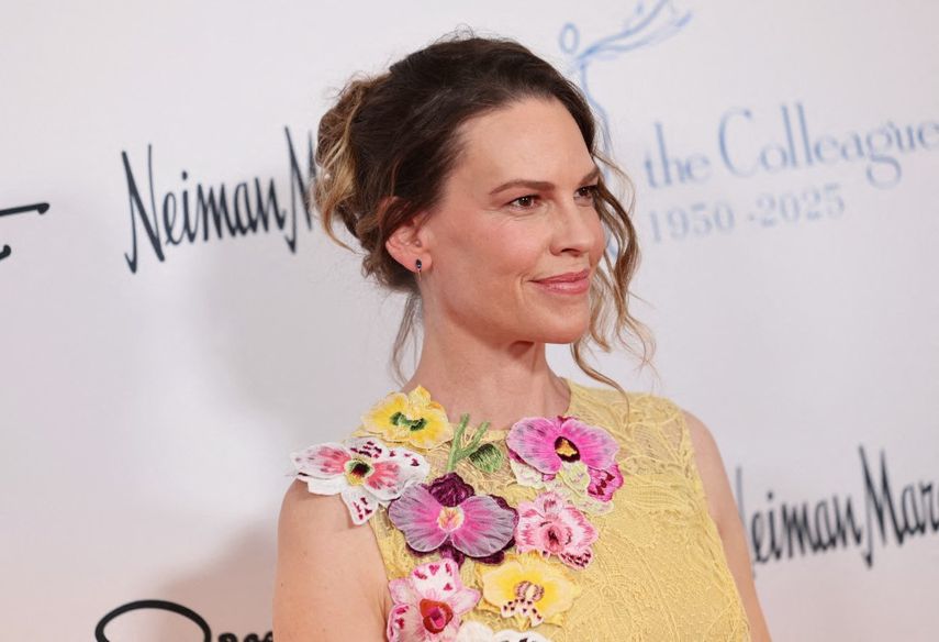 Hillary Swank en el almuerzo anual de primavera de The Colleague y al desfile de moda de Oscar de la Renta en el Beverly Wilshire, A Four Seasons Hotel, el 8 de mayo de 2025 en Beverly Hills, California.&nbsp;
