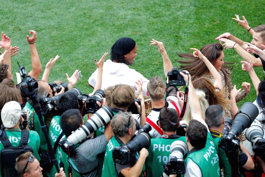 El exfutbolista brasileño Ronaldo de Assis Moreira, conocido como Ronaldinho, durante la&nbsp;ceremonia de clausura.&nbsp;