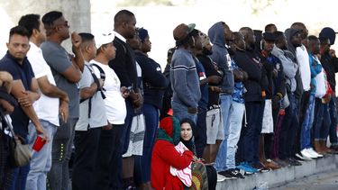 Migrantes en Estados Unidos buscan como obtener residencia permanente.
