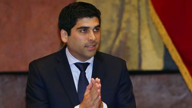 En esta foto de archivo del 11 de diciembre de 2018, el reci&eacute;n nombrado vicepresidente de Ecuador, Otto Sonnenholzner, agradece a la Asamblea Nacional, en Quito, Ecuador. Sonnenholzner renunci&oacute; como vicepresidente el martes 7 de julio de 2020, diciendo que volver&iacute;a al sector privado.&nbsp;