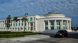 Vista exterior del City Hall de la ciudad de Homestead. Vista exterior del City Hall de la ciudad de Homestead.