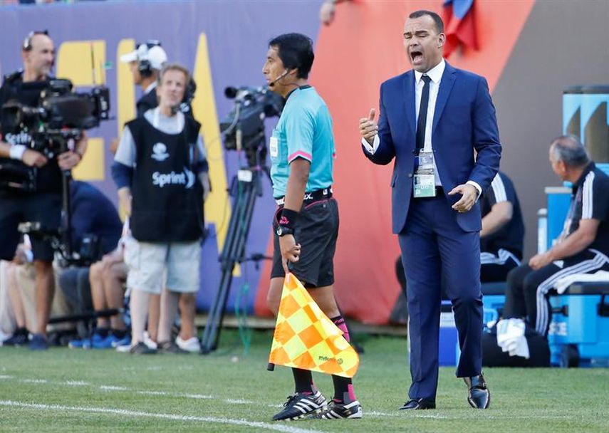 El entrenador de Venezuela, Rafael Dudamel durante un partido del grupo C de la Copa América en el estadio Soldier Field en Chicago (EFE)