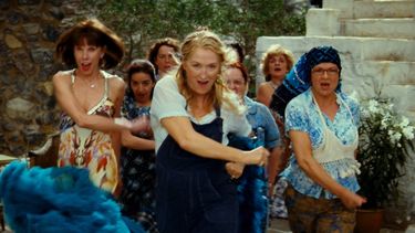 Protagonizada por Meryl Streep, Pierce Brosnan, Colin Firth, Amanda Seyfried y Stellan Skarsgard, la primera entrega de Mamma Mia! fue un &eacute;xito de taquilla y logr&oacute; recaudar m&aacute;s de 609 millones de d&oacute;lares en todo el mundo